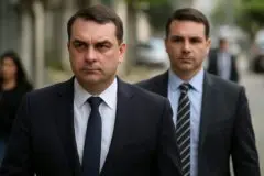 Mendonça incluiu Flávio Bolsonaro como investigado no caso Dark Horse