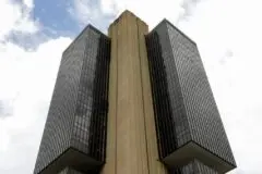 Mercado precifica mais um corte na Selic em 2026