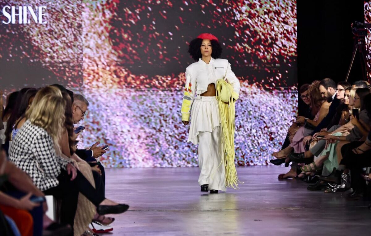 Metrópoles Catwalk encerra 3ª edição com Negra Li na passarela