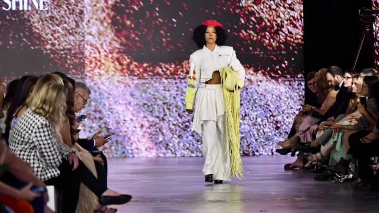 Metrópoles Catwalk encerra 3ª edição com Negra Li na passarela