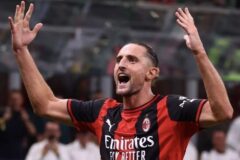 Milan goleia Lecce em casa e sobe três posições no Campeonato Italiano