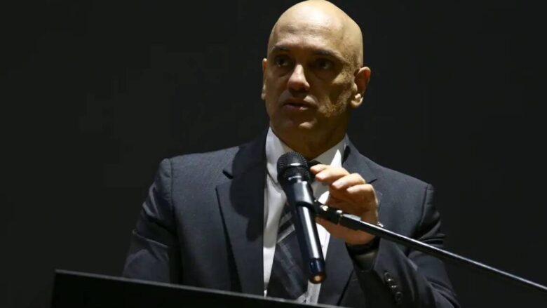 Ministro Alexandre de Moraes nega irregularidades e classifica relatório de investigações como ilegal