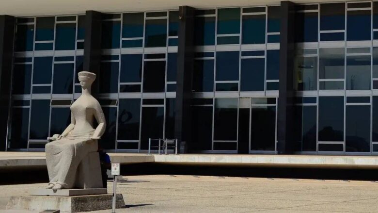 Ministro Flávio Dino levanta sigilo de decisão que autorizou buscas contra deputado Cezinha de Madureira
