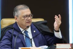 Ministros Flávio Dino e Cristiano Zanin defendem julgamento de Moraes e Mendonça na mesma sessão