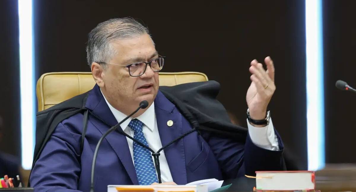 Ministros Flávio Dino e Cristiano Zanin defendem julgamento de Moraes e Mendonça na mesma sessão