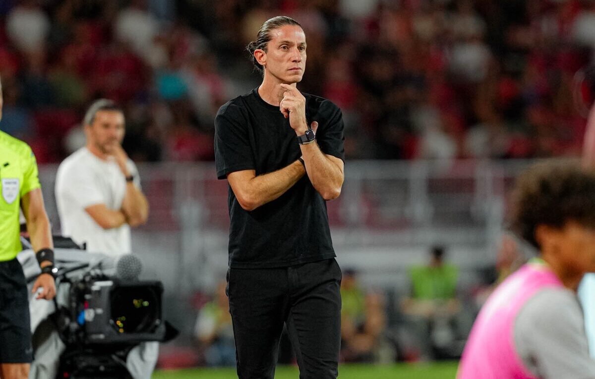 Monaco, de Filipe Luís, vence Lens e assume liderança do Campeonato Francês