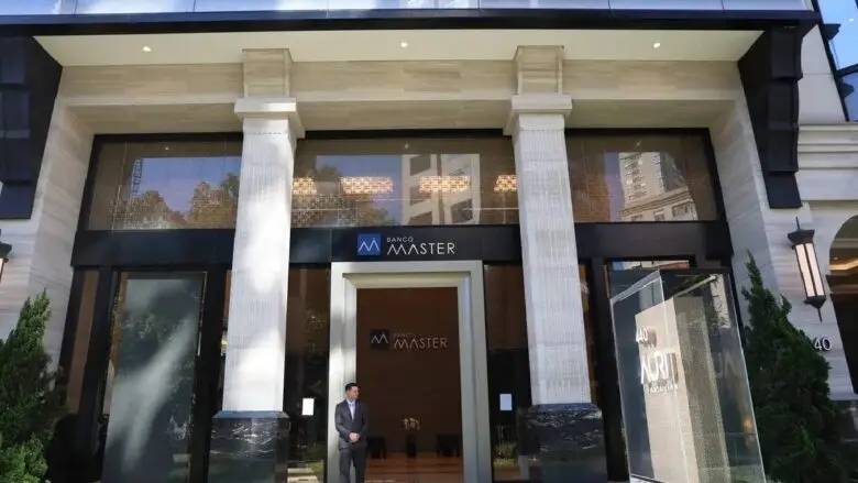 Moraes pede divulgação de documentos do caso Master