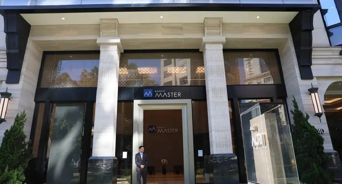 Moraes pede divulgação de documentos do caso Master