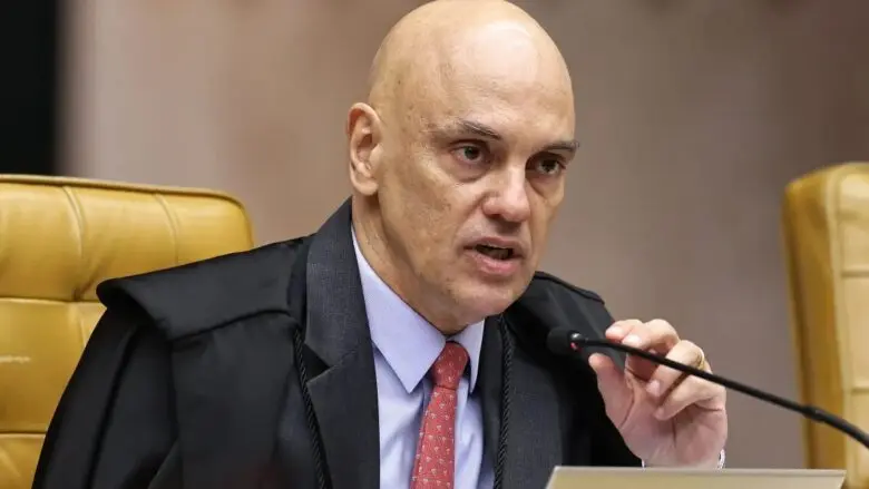 Moraes se declara impedido em ação que envolve esposa e Vorcaro