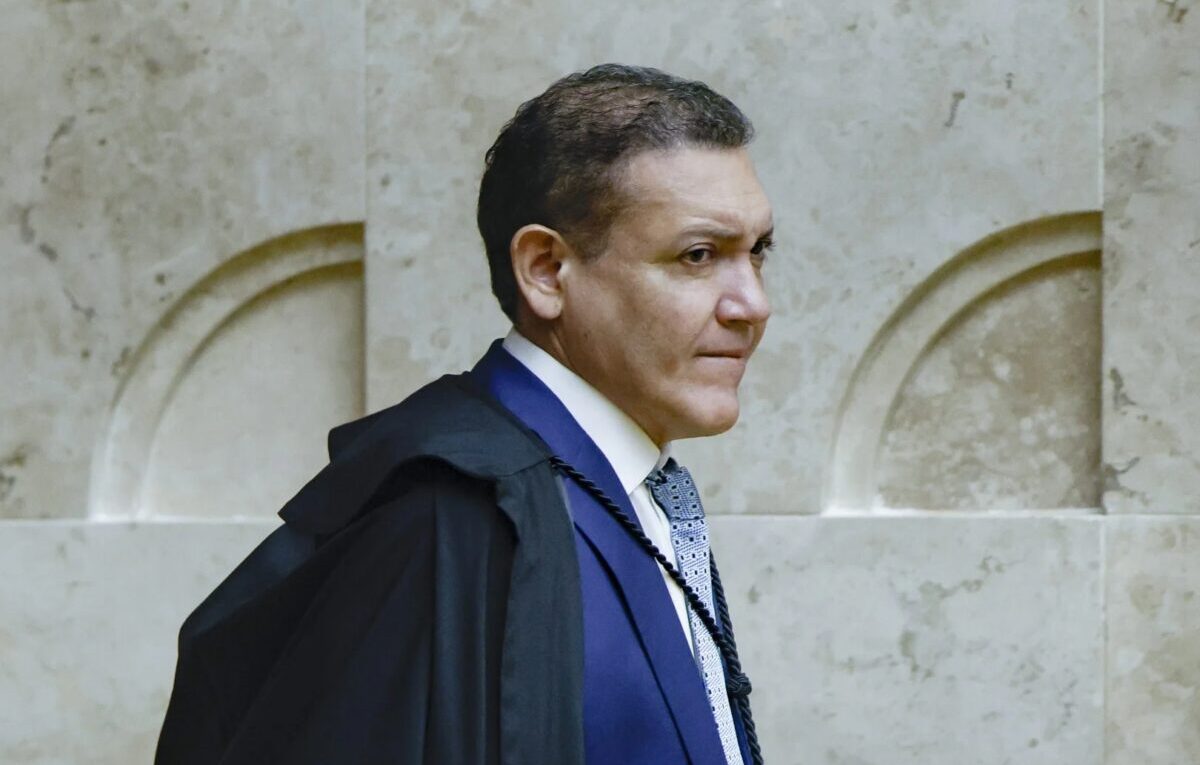 Nunes Marques cita bossa nova para criticar excessos no STF