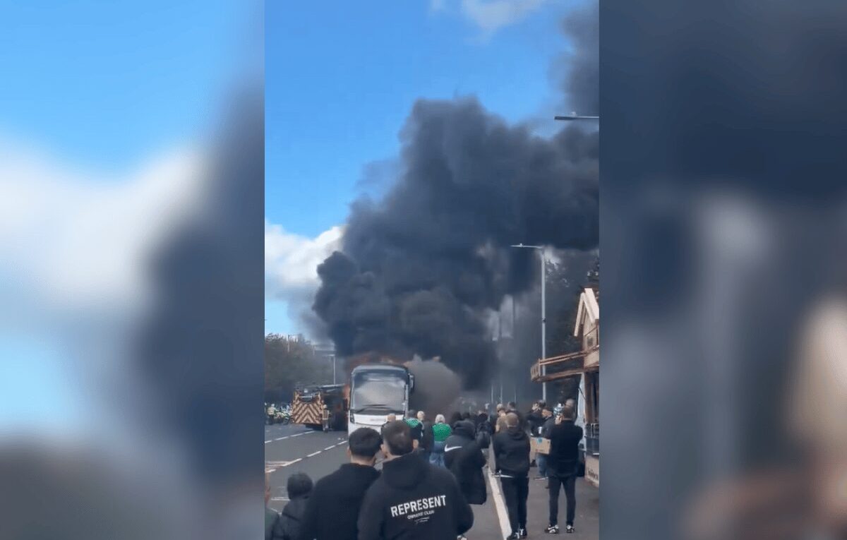 Ônibus com torcedores do Celtic pega fogo após clássico contra o Rangers