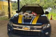 Passageiro de táxi é preso com maconha e cocaína na BR-364