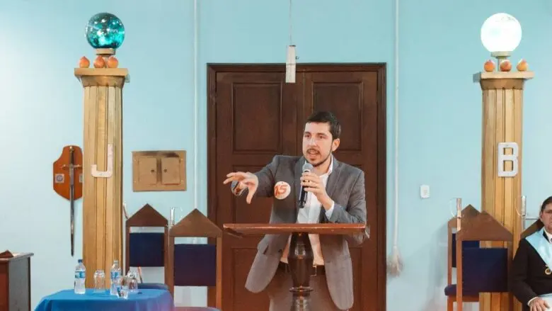 Pedro Abib critica modelo adotado pelo atual governo para privatização da Caerd, durante sabatina na Maçonaria