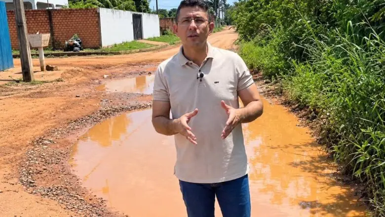 Pedro Geovar cobra recuperação de rua no Nova Esperança