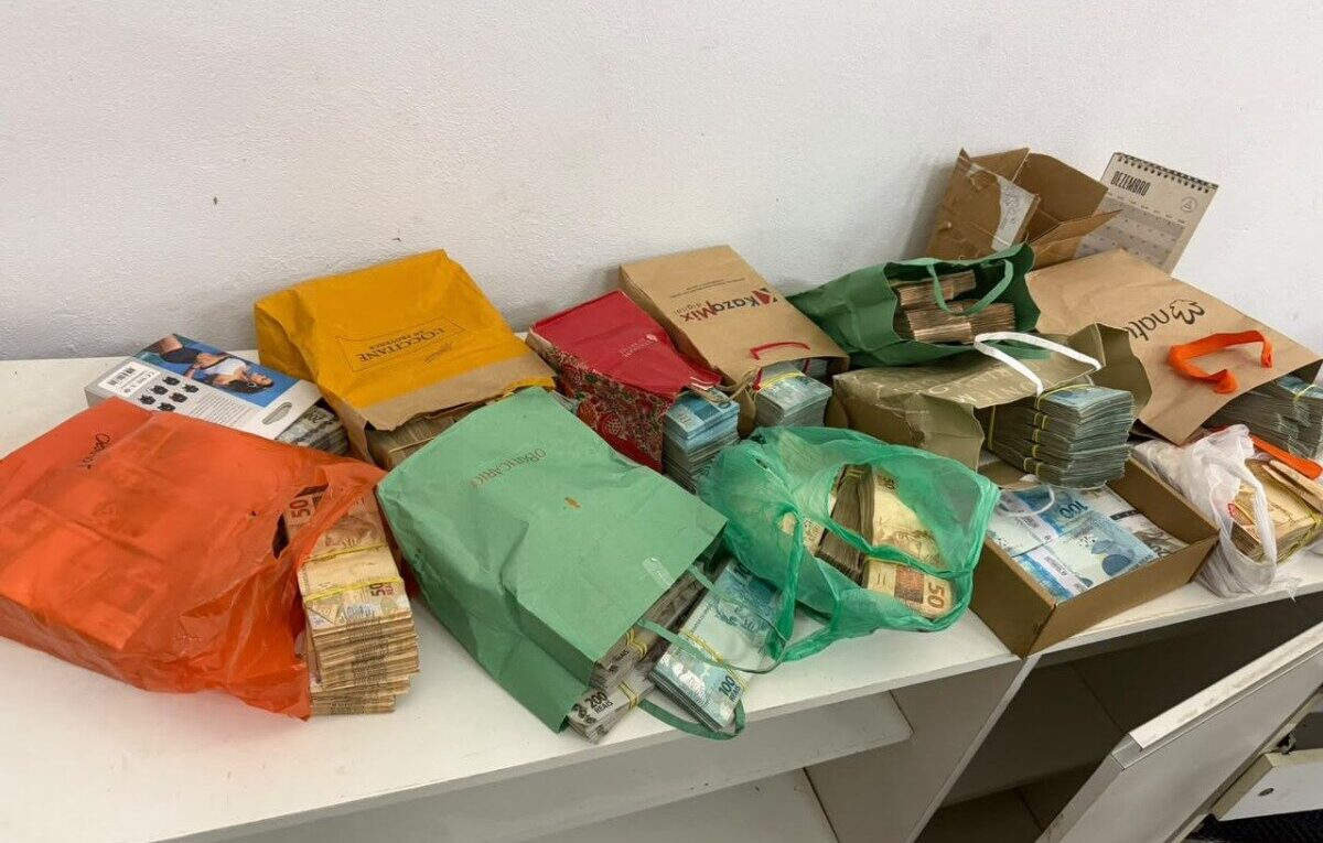 PF apreende mais de R$ 1 milhão durante operação contra fraudes na educação em Ji-Paraná; ex-prefeito foi preso