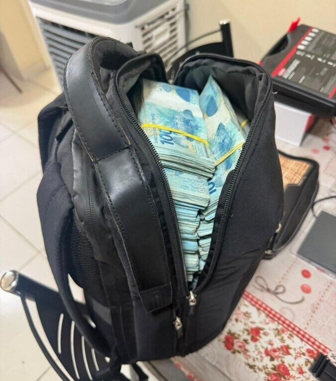 PF encontra cerca de R$ 1 milhão em espécie e prende três durante operações no Acre