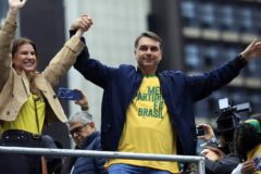 Plano de governo de Flávio Bolsonaro propõe enxugamento do Estado e redução da idade penal