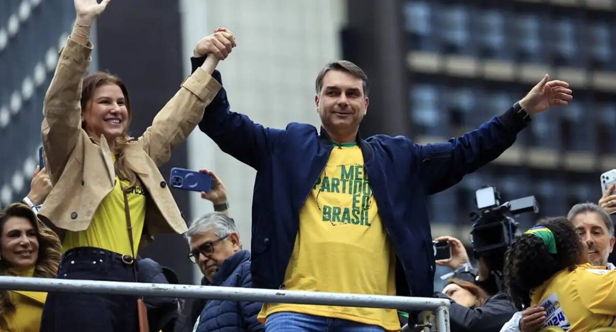 Plano de governo de Flávio Bolsonaro propõe enxugamento do Estado e redução da idade penal