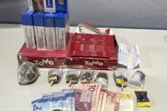 Polícia encontra cocaína, dinheiro e contabilidade do tráfico em imóvel de apoio a grupo criminoso
