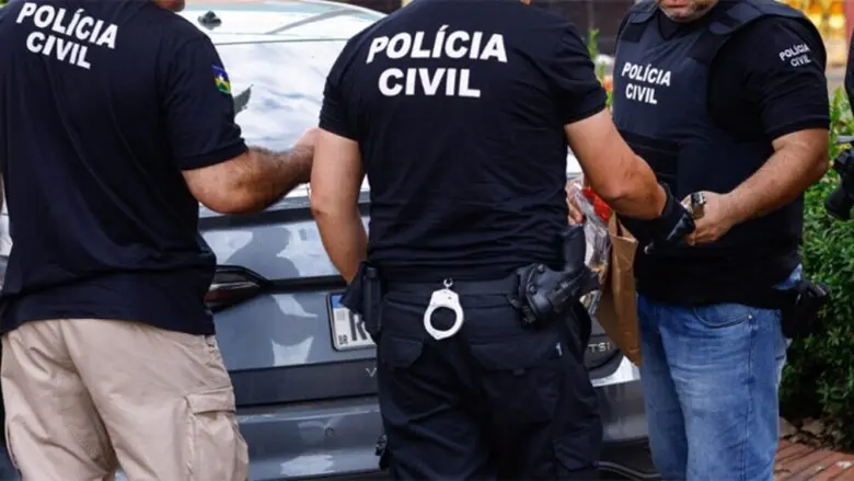 Polícia faz operação contra organização criminosa que cobrava dinheiro de comerciantes por "proteção"