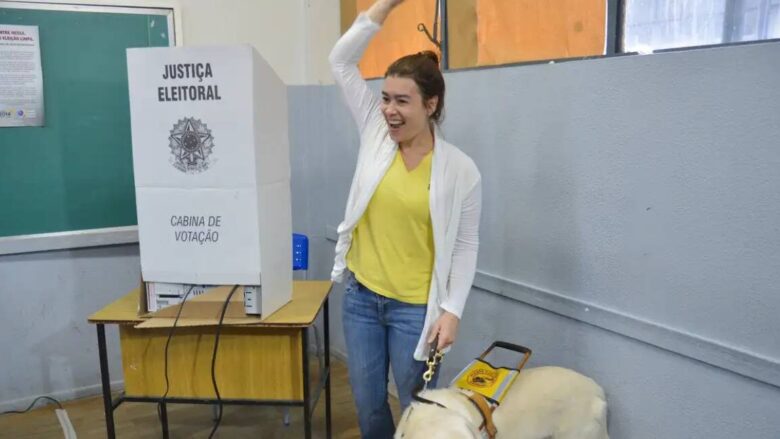 Prazo para solicitar transporte eleitoral gratuito para pessoas com deficiência termina nesta segunda-feira