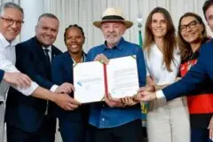 Presidente Lula sanciona lei que estabelece diretrizes permanentes para o desenvolvimento do futebol feminino