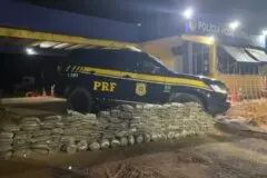 PRF apreende mais de 200 kg de drogas após abordar táxi na BR-364