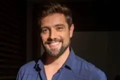 Rafael Cardoso desabafa sobre recomeço após internação: “Mudar dói”; assista Rafael Cardoso desabafa sobre recomeço após internação: “Mudar dói”; assista