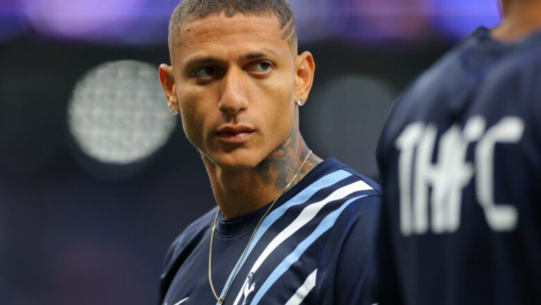 Richarlison questiona fala de técnico do Tottenham em postagem: "Por que?"