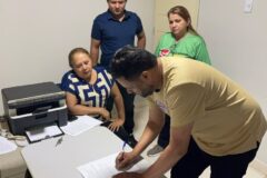 Samuel Costa assina Carta Compromisso com trabalhadores da Sesau e defende valorização da saúde pública