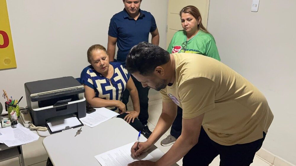 Samuel Costa assina Carta Compromisso com trabalhadores da Sesau e defende valorização da saúde pública