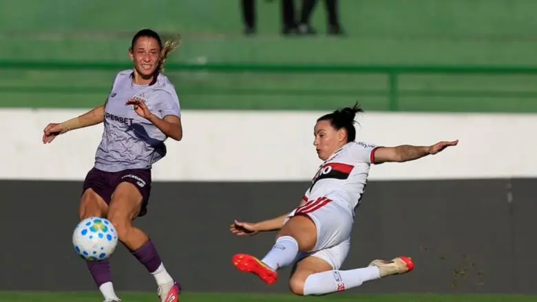 São Paulo vence Flamengo e vai à final do Brasileirão Feminino