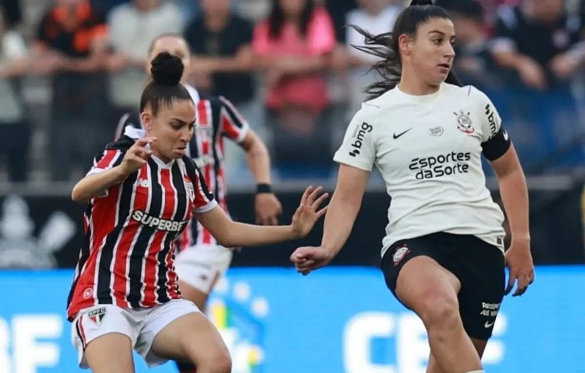 São Paulo vira e bate o Corinthians na 1ª final do Brasileirão Feminino