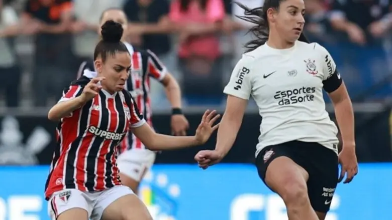 São Paulo vira e bate o Corinthians na 1ª final do Brasileirão Feminino