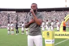 Série D ZeroUm: Alexandre Pires canta o Hino Nacional antes da final