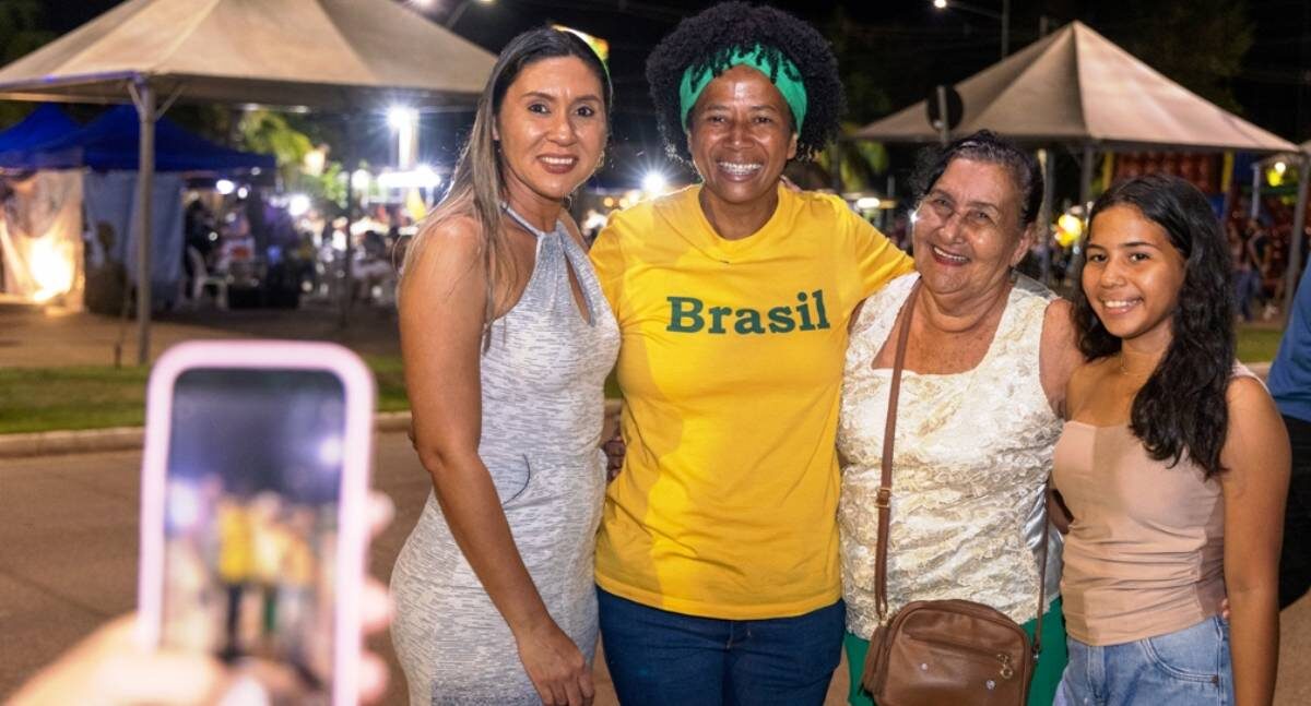 Sílvia Cristina reúne mulheres na capital