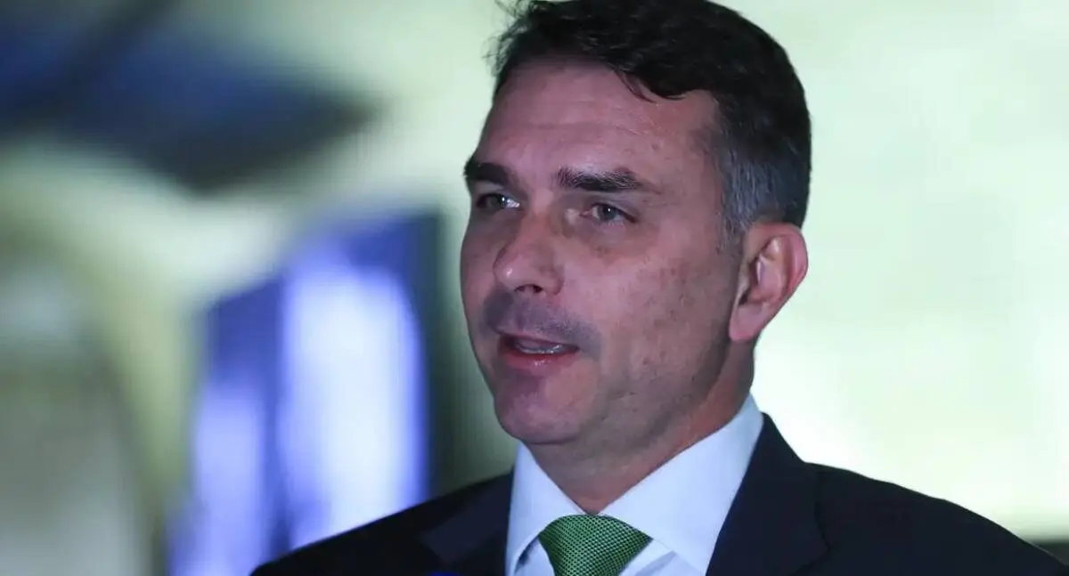 STF determina inquérito para investigar Flávio Bolsonaro por financiamento de filme com recursos do Banco Master