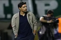 STJD aumenta a pena de Abel Ferreira, do Palmeiras, por chute em microfone