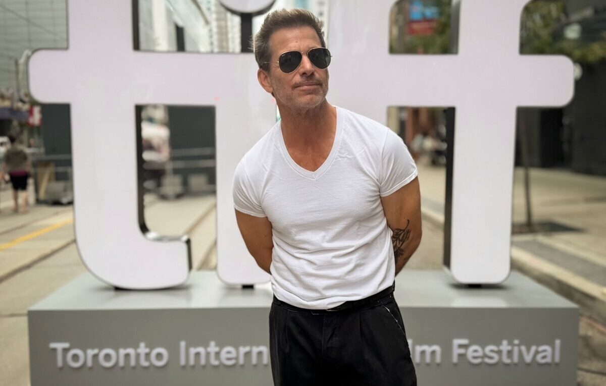 Tachado de fascista, Zack Snyder diz ter feito "o filme mais gay de todos"