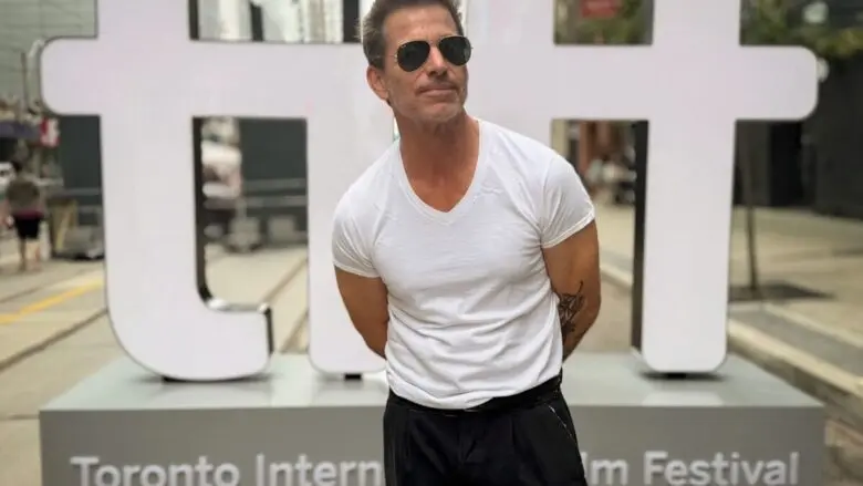 Tachado de fascista, Zack Snyder diz ter feito "o filme mais gay de todos"