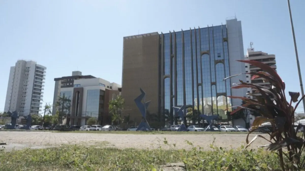 TCE barra contratação de R$ 1 milhão para iluminação após indícios de restrição a empresas