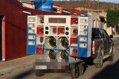 TRE-RO aperta cerco contra carros de som e paredões durante campanha em Rondônia