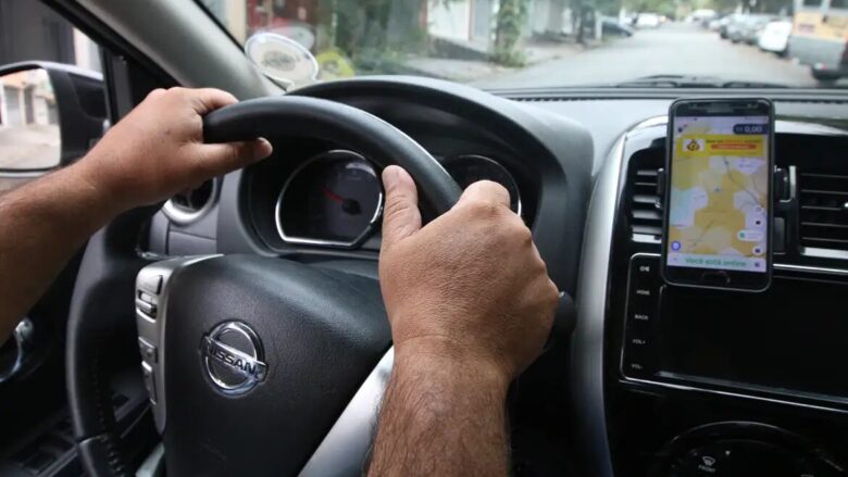 Tribunal Superior Eleitoral proíbe propaganda eleitoral em veículos de transporte por aplicativo e táxis