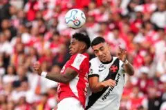 Vasco encara Santa Fe em busca de uma semifinal continental após 15 anos