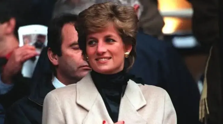 Vestido da “vingança” da princesa Diana vai a leilão e pode ser vendido por quantia impressionante; veja foto e saiba quanto Vestido da “vingança” da princesa Diana vai a leilão e pode ser vendido por valor impressionante. (Foto: Getty)