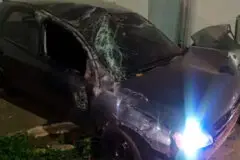 Vídeo: Corsa fica destruído após motorista trafegar pela contramão e capotar várias vezes no centro de Porto Velho
