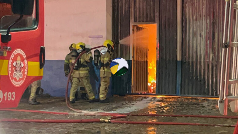 Vídeo: incêndio destrói oficina de veículos na zona leste de Porto Velho