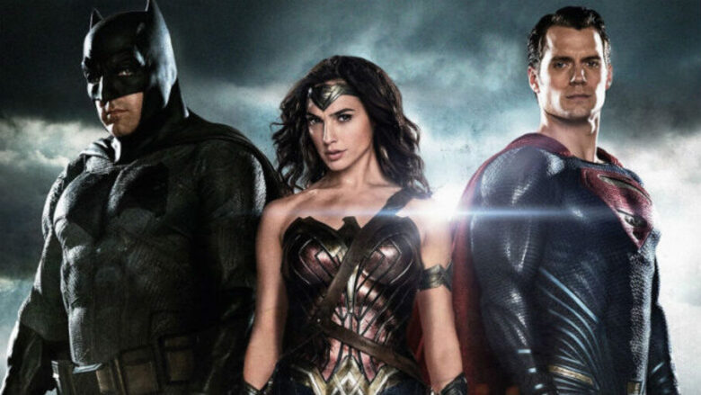 Zack Snyder admite que pode ter ERRADO ao não seguir fórmula da Marvel nos filmes da DC