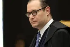 Zanin pede acesso a íntegra do celular de Vorcaro ao STF