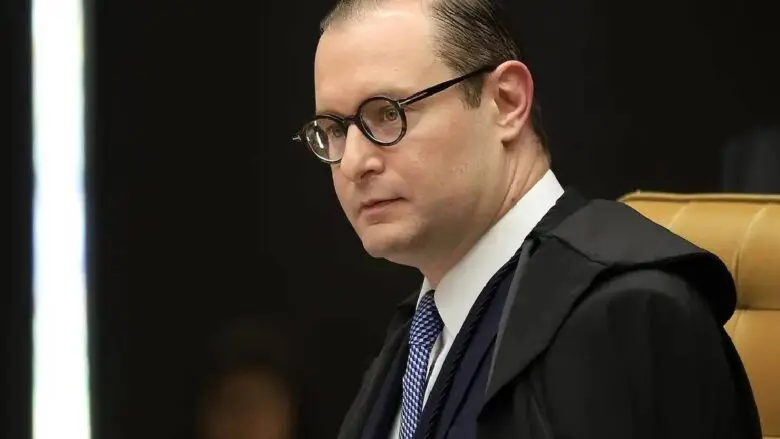 Zanin pede acesso a íntegra do celular de Vorcaro ao STF